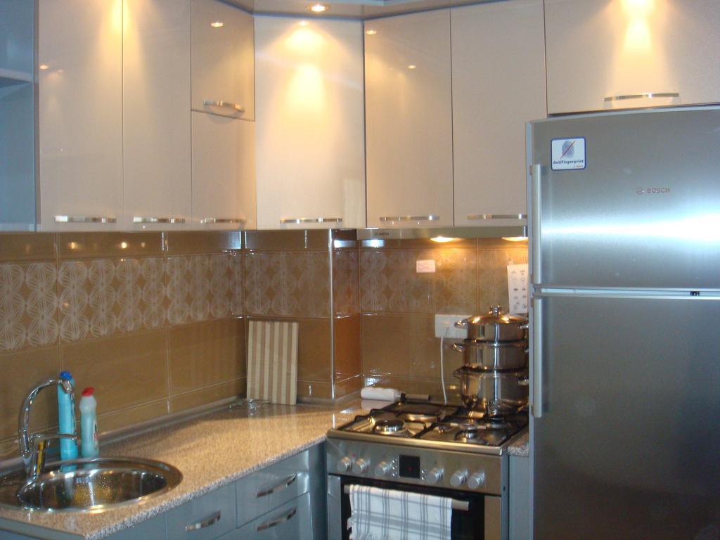 Nino Apartment On Pirosmani Batumi Pokoj fotografie