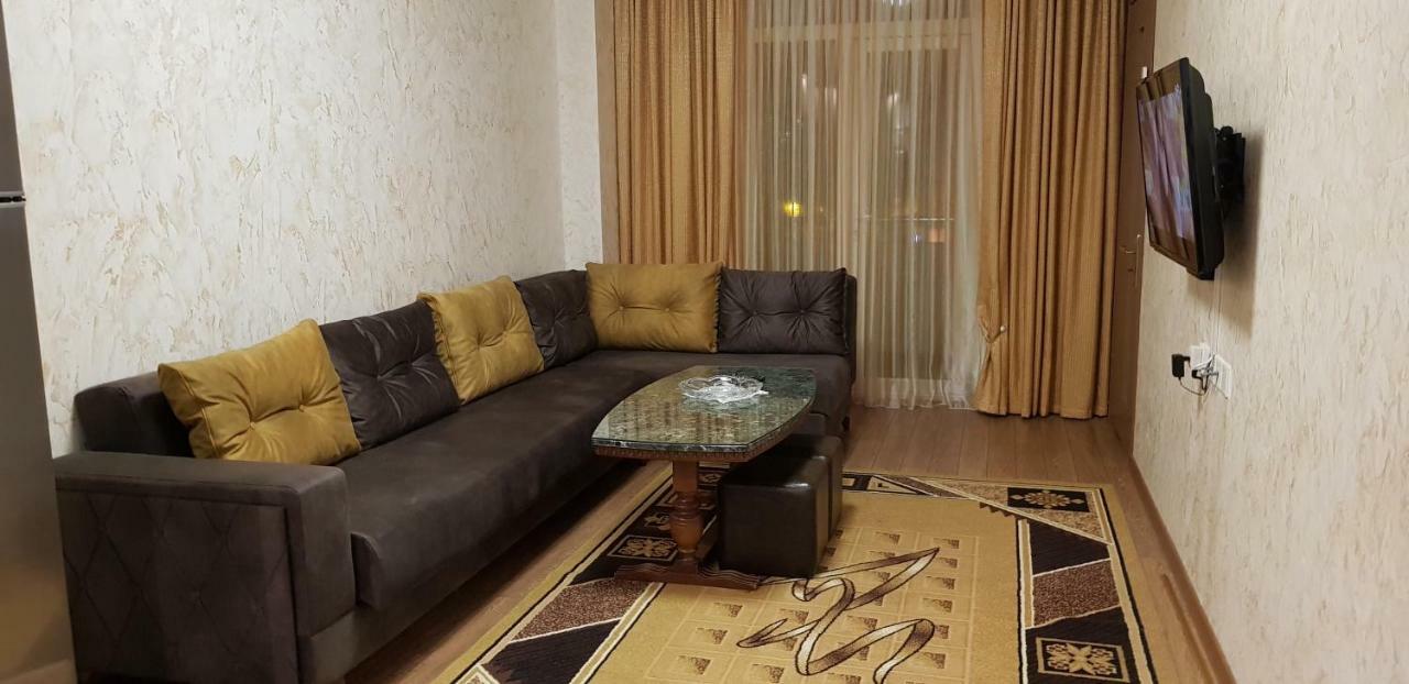 Nino Apartment On Pirosmani Batumi Exteriér fotografie
