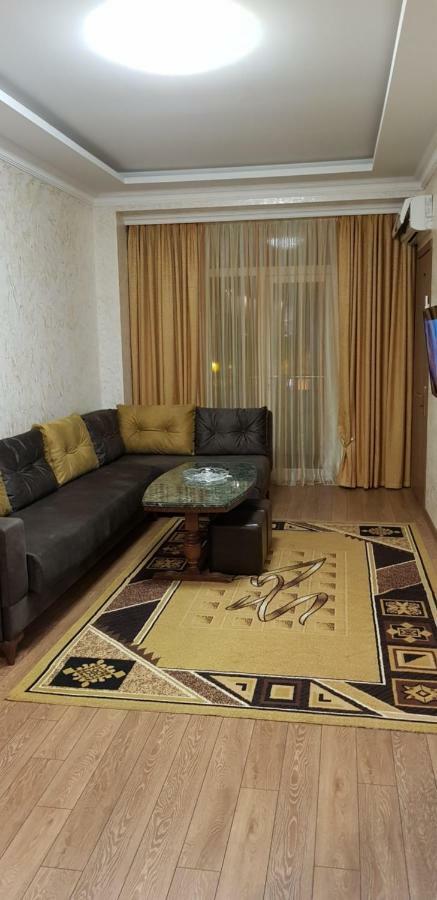 Nino Apartment On Pirosmani Batumi Exteriér fotografie
